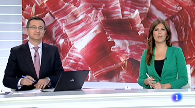 telediario_tve's tweet photo. El Salón del Jamón Ibérico que se celebra en Jerez de los Caballeros está dedicado a elegir el mejor jamón @RTVE_Ext http://t.co/PhiMVBwuxP