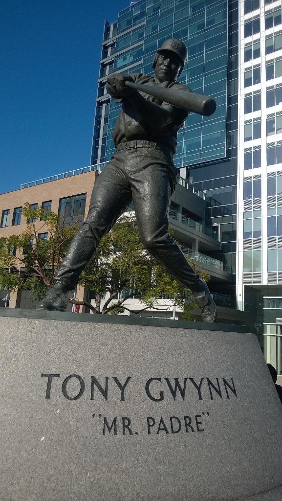 Happy Belated birthday, Tony Gwynn!  Go  