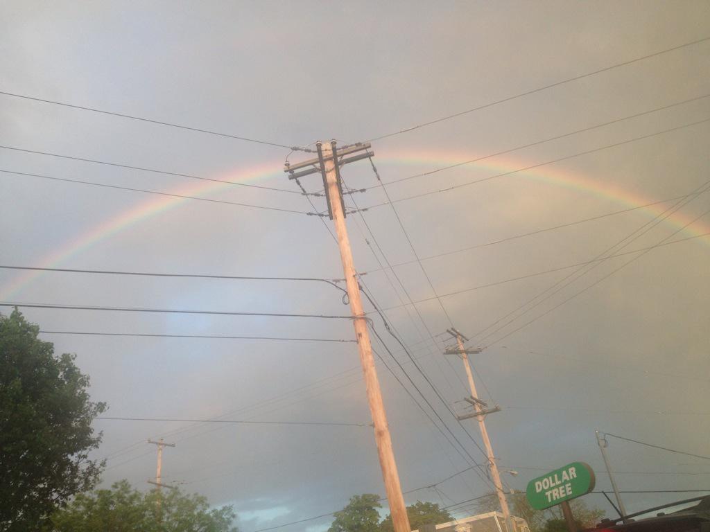 posimilkshake's tweet photo. there was a beautiful rainbow in the sky today and the whole world was golden 🌈 http://t.co/yP66DdjRfH