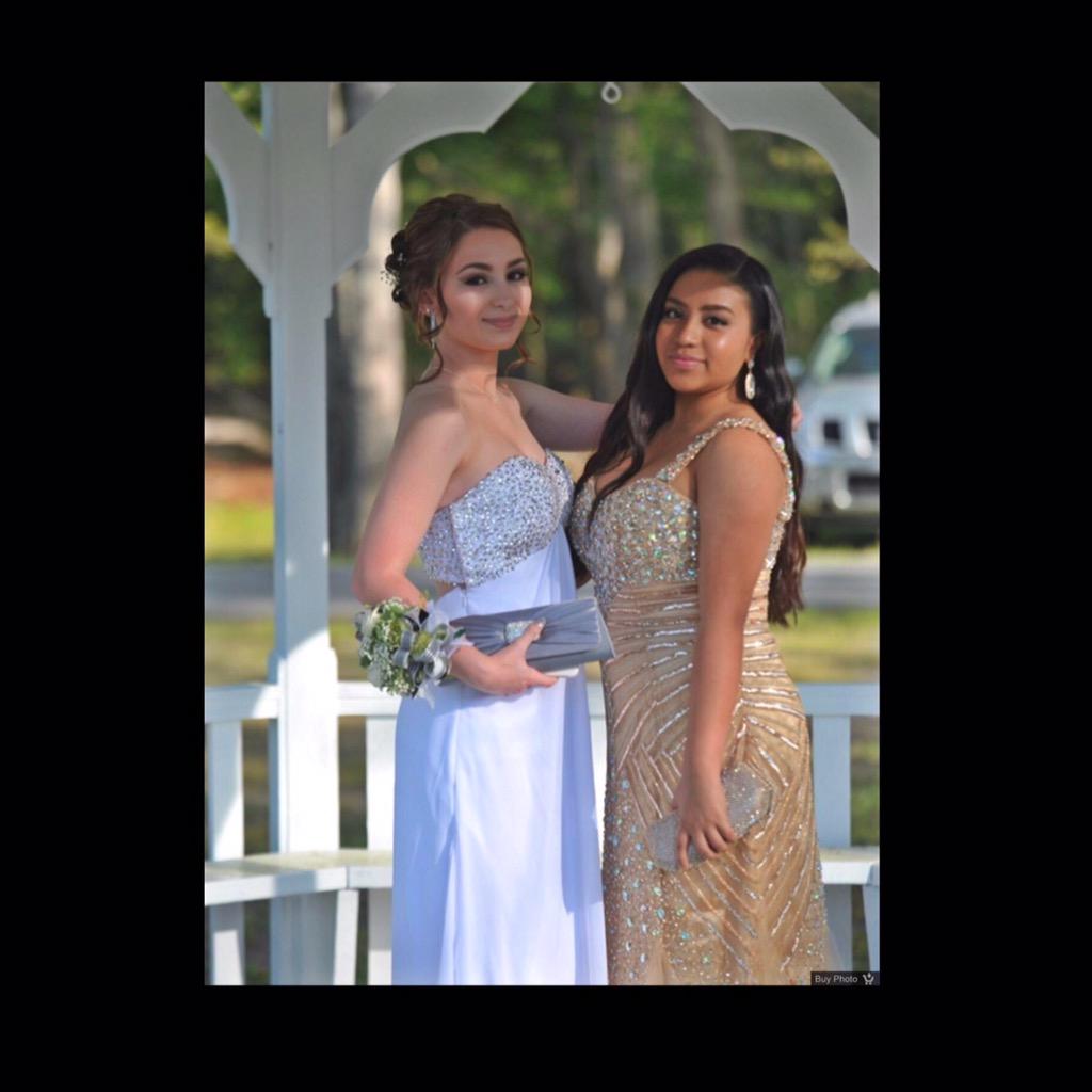 __xoxkp's tweet photo. das my bestfriend 💖👭😈 @OVOXO_KP #thedailyjournal #prom2k15 http://t.co/g8FhKknFpv
