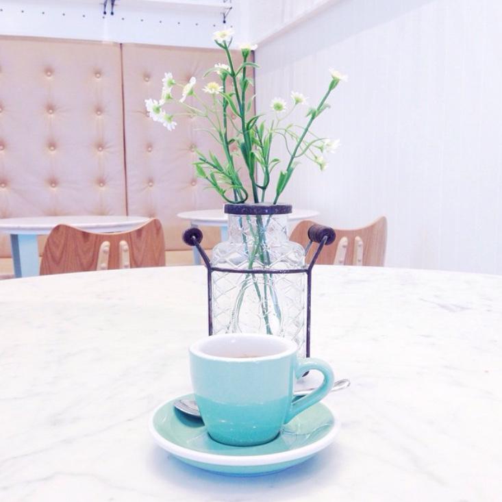 Long____Shot's tweet image. New #blend: 70% Colombia, 30% Panama #coffeebeans. Milk choc w/ soft fruit flavours #coffee Pic: @theragingpiglet