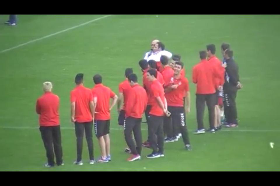 fofinhosss's tweet photo. Buen homenaje a los cachorros de la Cultu como campeones de liga,entre ellos nuestro capi @Perujo9 Zorionak txapeldun http://t.co/ZH7P6lWmI8