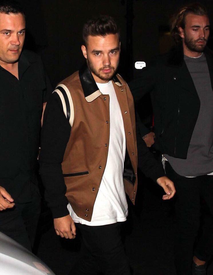 1D_24hNews's tweet photo. Liam leaving a club in LA last night ❤️😍
#LiamIsARoleModel #LiamYouAreOurAngel #LiamYouMakeUsHappy #5thiscoming http://t.co/0CPyeF4d2W