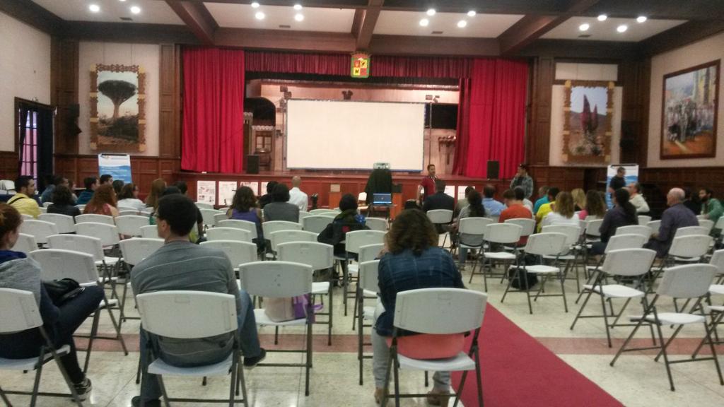 EVACanarias's tweet photo. Gran Gala de Clausura del #FestivalBiodiversidad protagonizada por la diversidad cultural y el humor #tbvt http://t.co/rpVhv6AN17