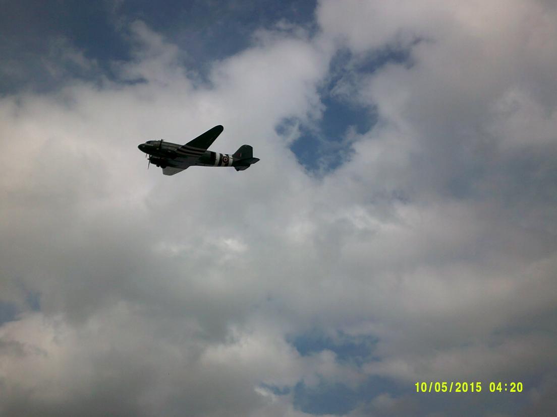 OldeCuriosity's tweet photo. #Ve70 Brilliant Dakota flypast at #YorkshireAirMuseum http://t.co/QbIoIa0z7W