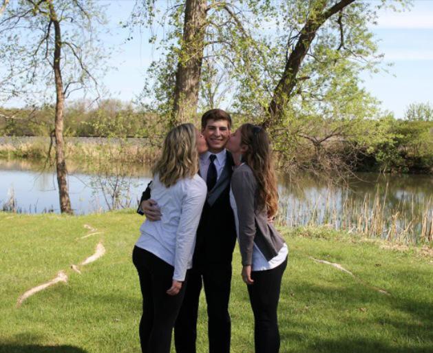 Acbuchman's tweet photo. When your prom date is forced to take a picture of you with both of her sisters that you have crushes on>>> http://t.co/BLchBDIayc