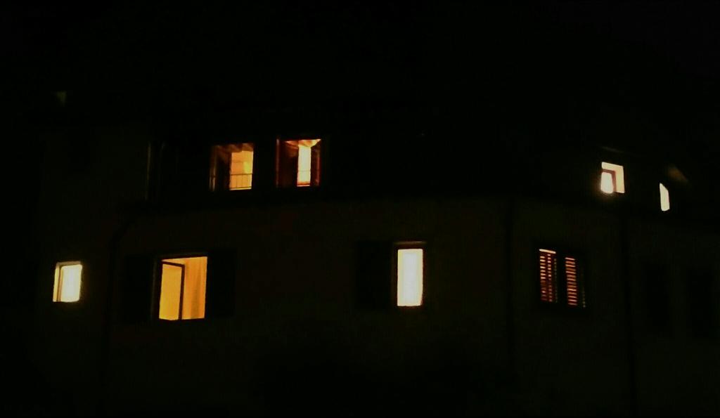 SaBe89's tweet photo. Finestre. #buonananna http://t.co/eK6HMOlmPv