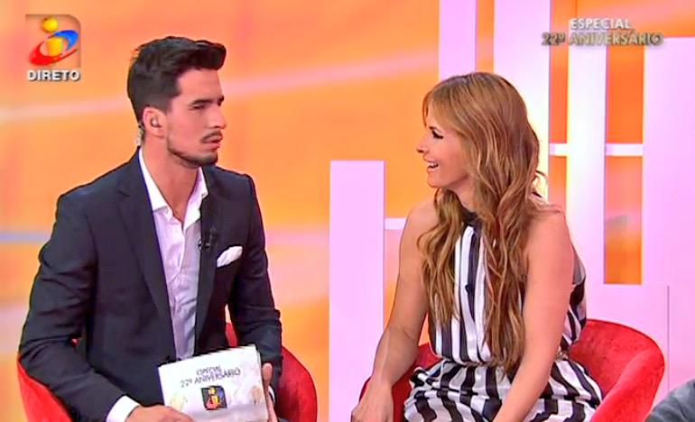 JohnMontez's tweet photo. Vendo o #dcae mas sem fazer caras destas!!👍 fotos perdidas #tvi @tvi http://t.co/TZoyj37Tbc