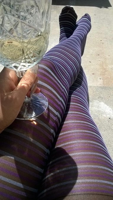 Sunshine, stripes, and sparkling wine. Happy Sunday everybody http://t.co/I5XFyKkHBA<a href="/tag/footfetish"class="tags"><span>#footfetish</span></a><a href="/tag/toes"class="tags"><span>#toes</span></a>