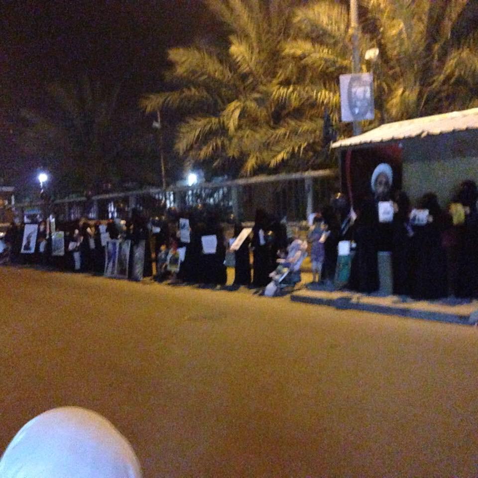 FREEDOM_QATIF's tweet photo. استمرار الاحتجاجات لليوم الثالث على التوالي ببلدة العوامية #لننقذ_النمر #القطيف #السعودية #الشيخ_النمر #FreeNimr http://t.co/0jMoO4twrk