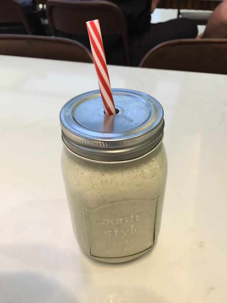 l1ghtst0ne's tweet photo. @WeWantPlates They even went as far to drill a hole in the lid for a straw #WeWantCups http://t.co/r8WgsBdoEp