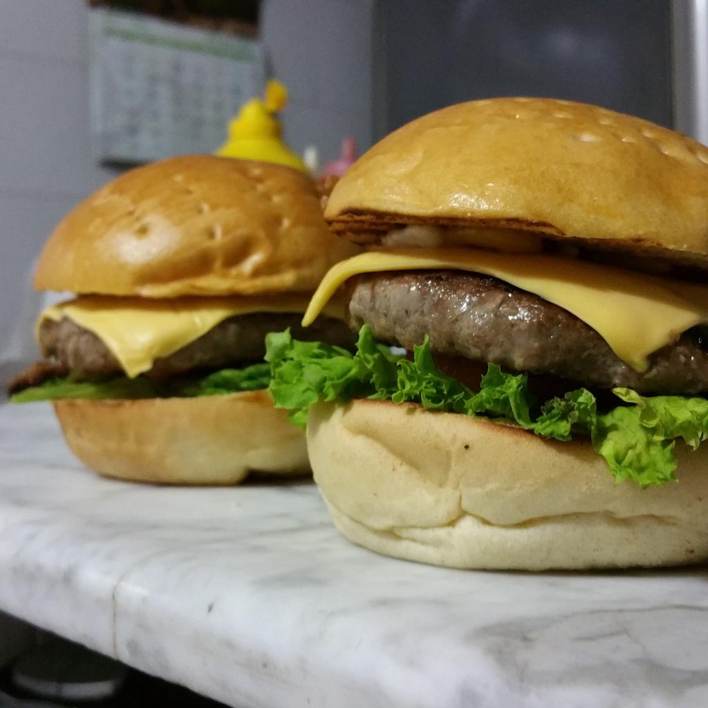 BigBites_co's tweet photo. Hoy nos vamos a la fija, big bites clasica. http://t.co/YFrYsg0FlR