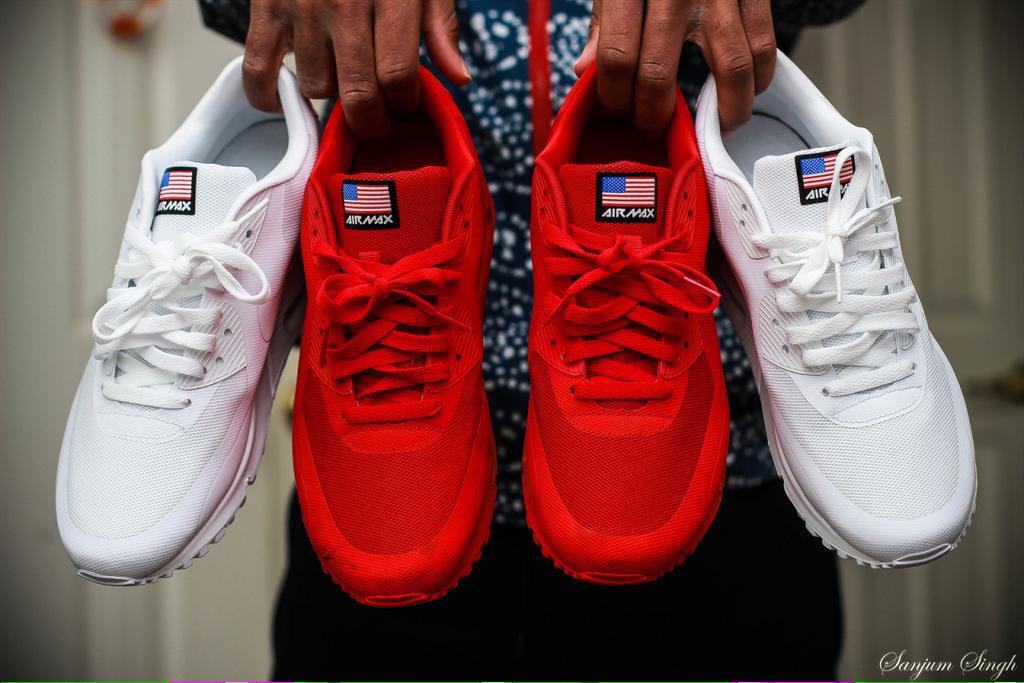 SneakersAddictz's tweet photo. Air Max Independance Day ⚪️🔴🔴⚪️ http://t.co/hb7PM6CDsk
