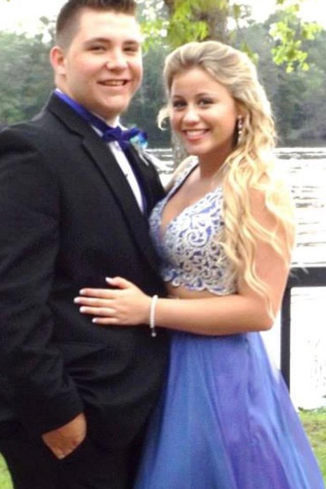 BridgetElsner's tweet photo. Throw 🔙 to prom 2k15 http://t.co/z4vzyBG4Vj