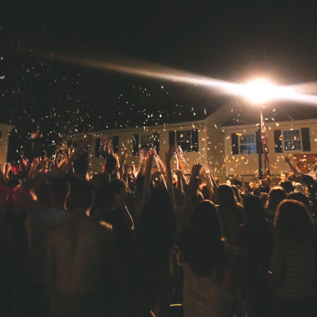 CedarFest2k15's tweet photo. Shoutout to @RayDixo for this picture that I stole from her account. It truly embodies #FestOnFleek and #CF2k15. http://t.co/FHvSxZztXK