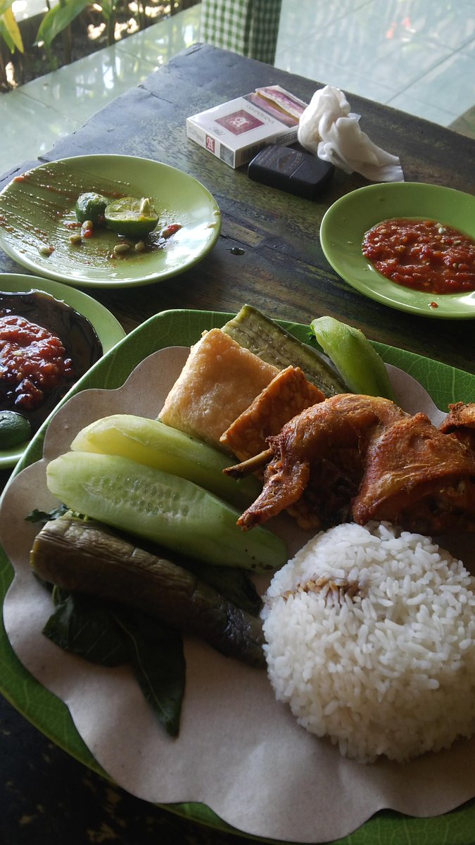 KingsOfOrchids's tweet photo. FwanaaaaaSsssssss..... &amp; segggaaar... :D Hello Bali... http://t.co/EO1v1dk6lV