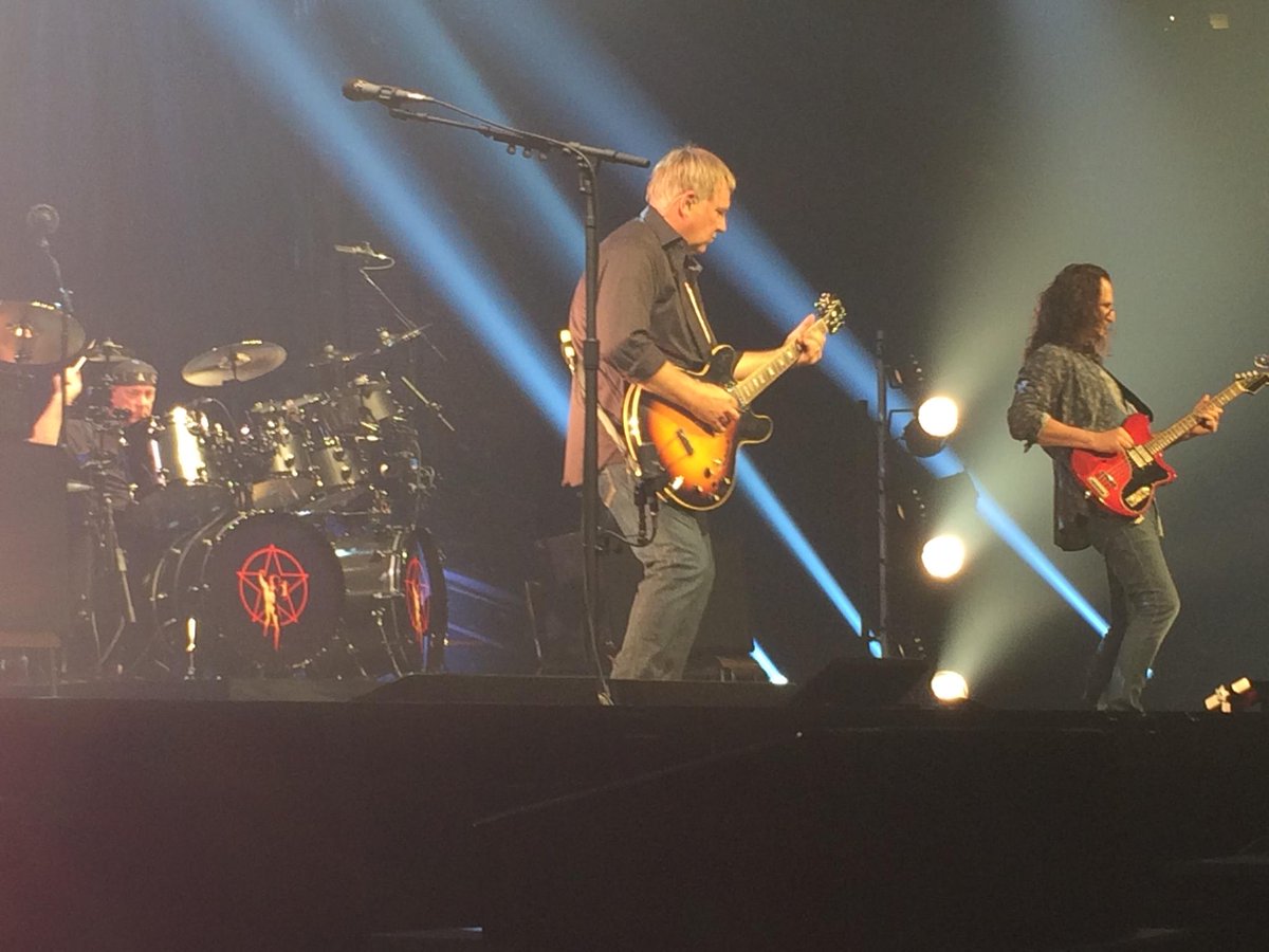RobShofner's tweet photo. #R40 #RushInConcert http://t.co/v5qaxOPYUL