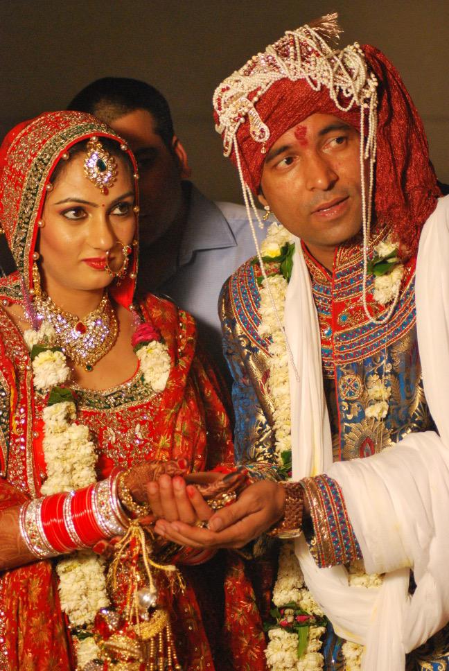 KapilSharmaK9's tweet photo. I really don't know what to say.May God give u strength my friend @haanjichandan .Beautiful couple.Stay happy 😐 http://t.co/vonpkRnk9p