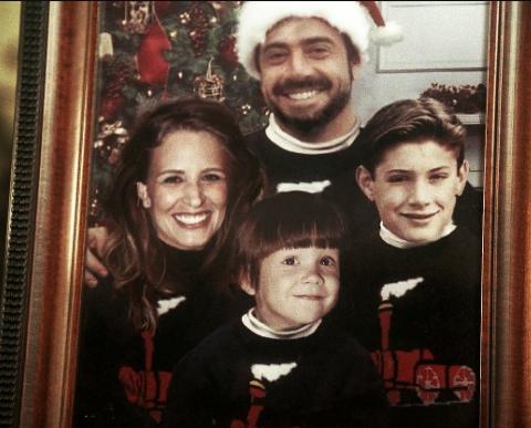 |°|OH JUSES DID NO ONE NOTICE ON THAT ONE EPISODE WHERE MARY NEVER XIED AND DEAN LOOKS AT THE PICS
THEY PHOTPSHOPED