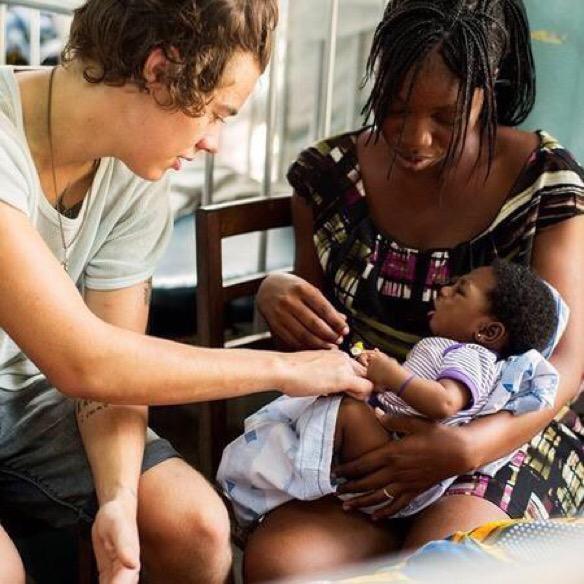 WeAreTrue1D's tweet photo. The way he treats this world is so important!

 https://t.co/fI7wibuVnc