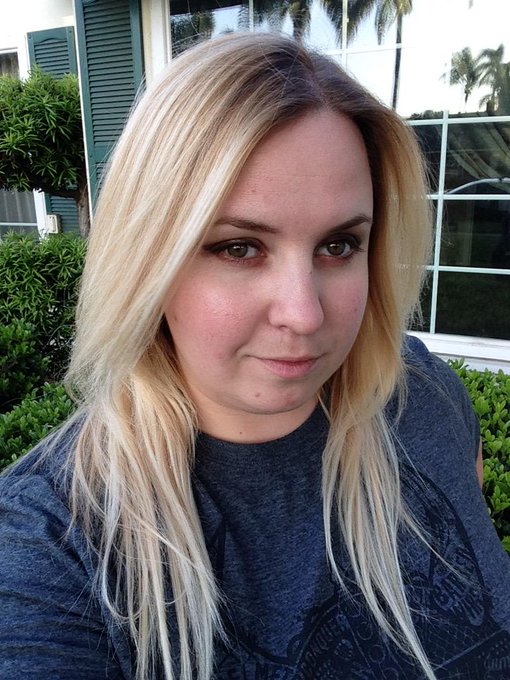 Great lighting in front of my house. Enjoying this gorgeous weather right now! #BBW #lazysunday #socalgirl<a href="/tag/lazysunday"class="tags"><span>#lazysunday</span></a><a href="/tag/bbw"class="tags"><span>#bbw</span></a><a href="/tag/socalgirl"class="tags"><span>#socalgirl</span></a>