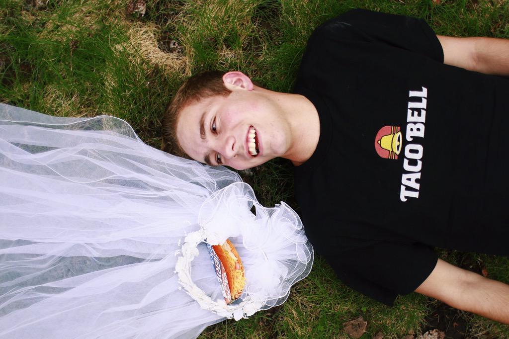 TANNERSTHENAME's tweet image. there is a new bell ringing at @tacobell! let me know if you want an invite💜 thank you @bro_radness for the photos!