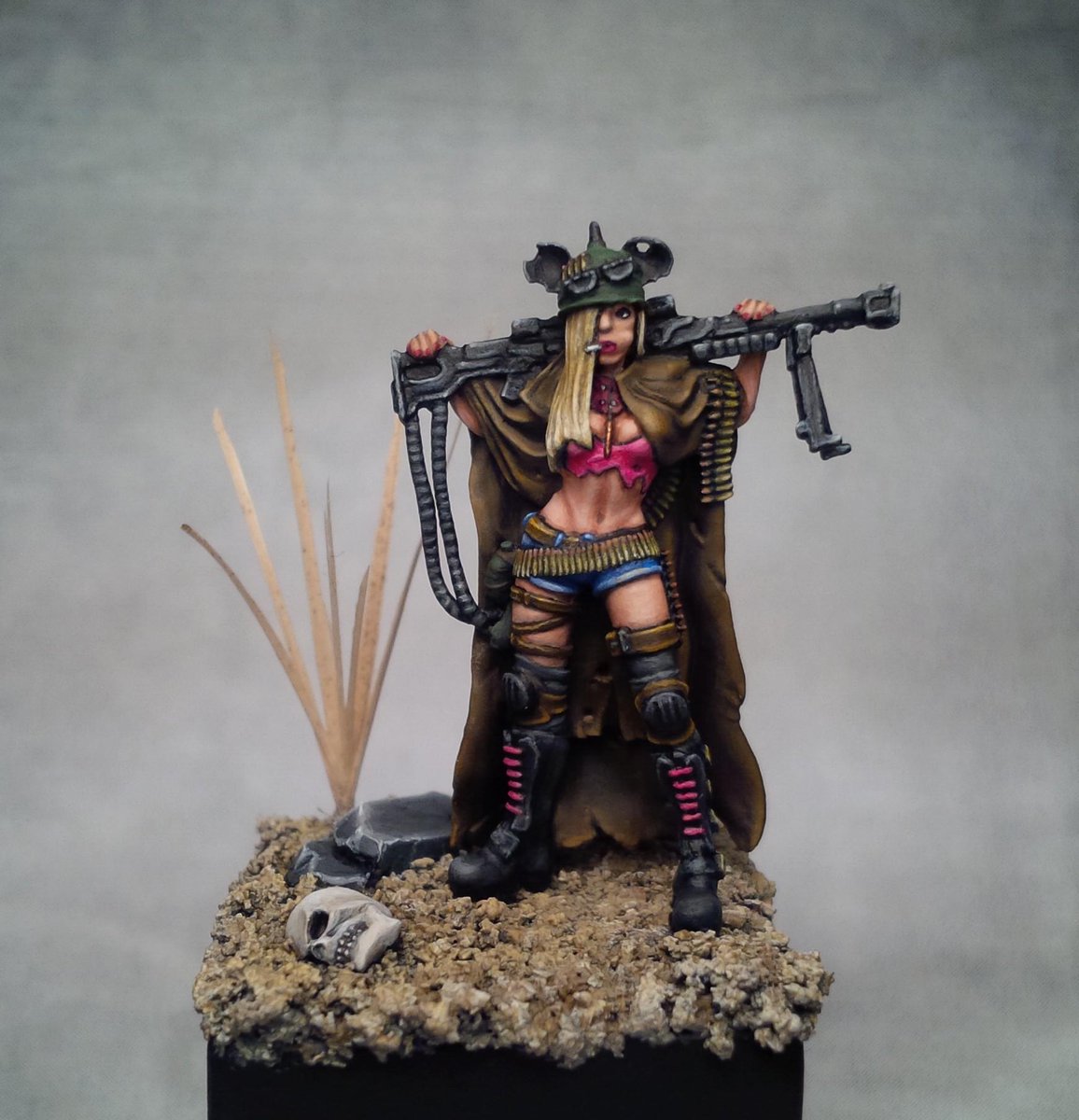 minisbytree's tweet photo. Finished @ragingheroes "One Shot Blondie" for #miniaturemonday #warmongers http://t.co/osXvN6U2uw