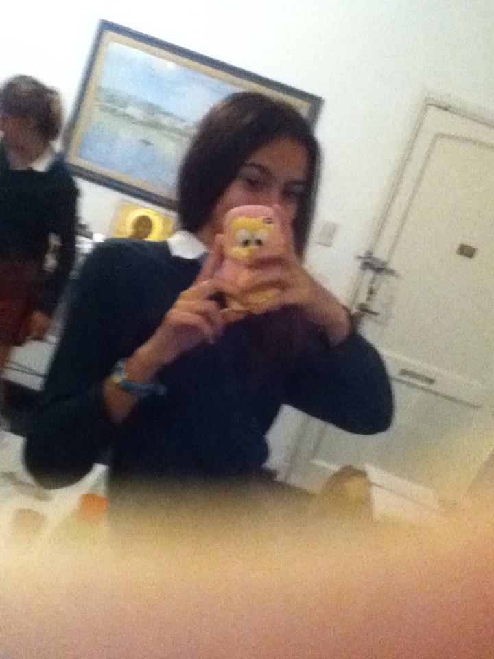 48SINES's tweet photo. Luli re loca ni sabe usar el ipod 4!! http://t.co/QBuaDRUstp