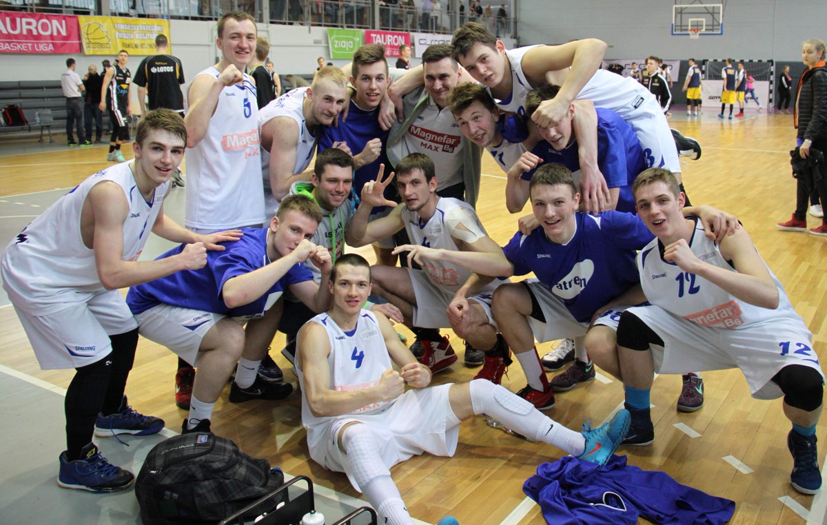 MaciejSzetela's tweet photo. Jestem mega dumny, że mogę być częścią Teamu #BBJP
W 100%zasłużyliścieNaTeMedale
http://t.co/bFe16xiVOa
#U18PL #U20PL http://t.co/1sGDkuejw5