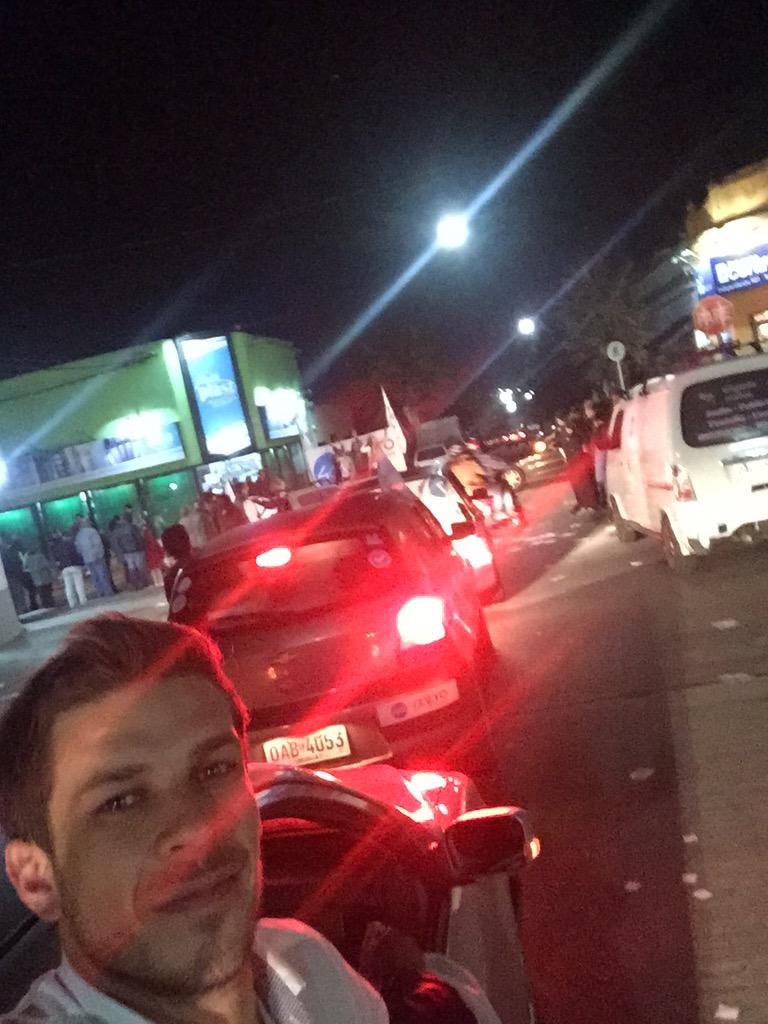 SeBarcelo's tweet photo. Interminable caravana llena d color y alegría x todo Florida! #PájaroIntendente @CEnciso62 #siguecontigo http://t.co/Xl6X2sRfdi