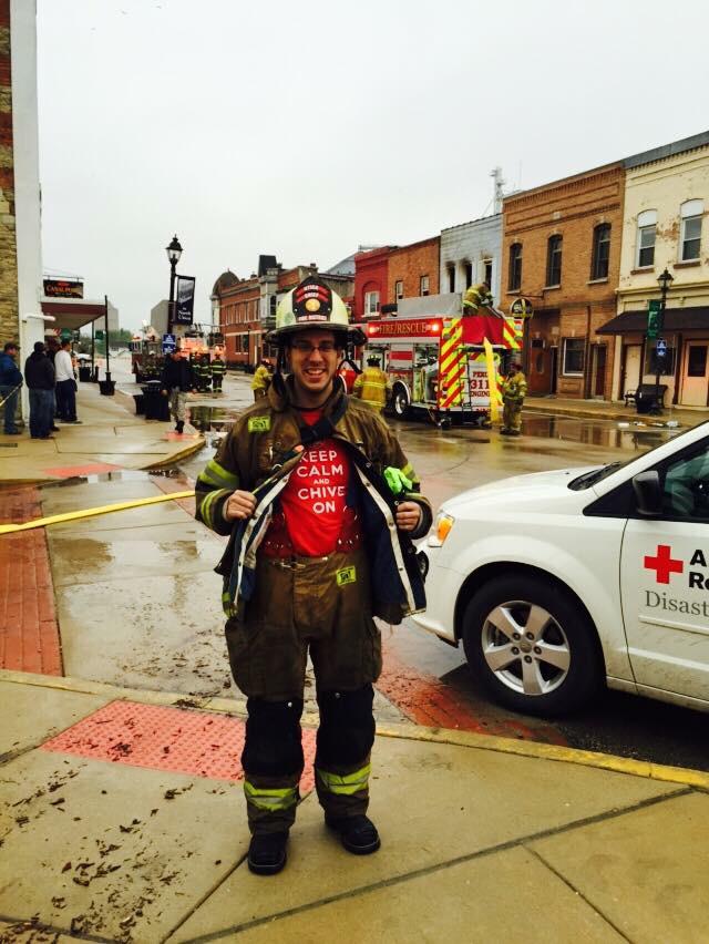 ILLCannon's tweet photo. My friend who's the Fire Chief in Utica Illinois, here he is after fight a fire this morning! @theCHIVE #KCOO http://t.co/JUeT2qmIz5