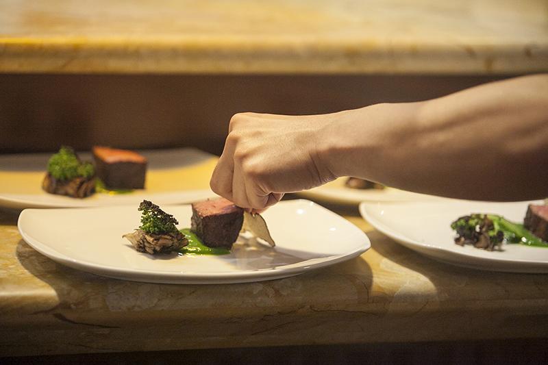 summitzine's tweet photo. PHOTOS: inaugural #SupperClubHI w/ @ChefKevinLeeHI at the Lotus at Diamond Head. #Anuenue http://t.co/tAT0tw4Jb1 http://t.co/ZUDLKlroqK