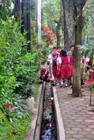 sdbpiyes2's tweet photo. Semangat Pagi#Senin#GPS
@ridwankamil,@OdedMD,@GPSbdg,@disdik_bandung,@se_bdg,@aheryawan,@pietdoank http://t.co/HEdB0Cl0PY