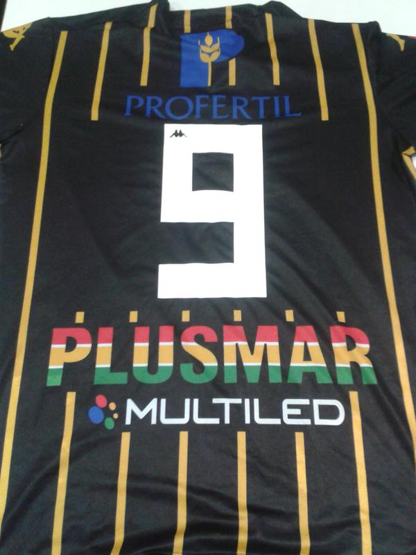 FutbolPermitido's tweet photo. RT Seguinos y participa de sorteo x la camiseta de KLUSENER (OLIMPO) escribiendo a #FPfecha12 @AlinaMoine @nachogoano http://t.co/OOCIxzR6S5