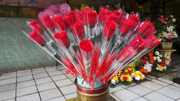 iniarip's tweet photo. @SupirPete2 Daeng, dmn ada toko bunga yg jual kayak gini? http://t.co/wBx9h2FX4I