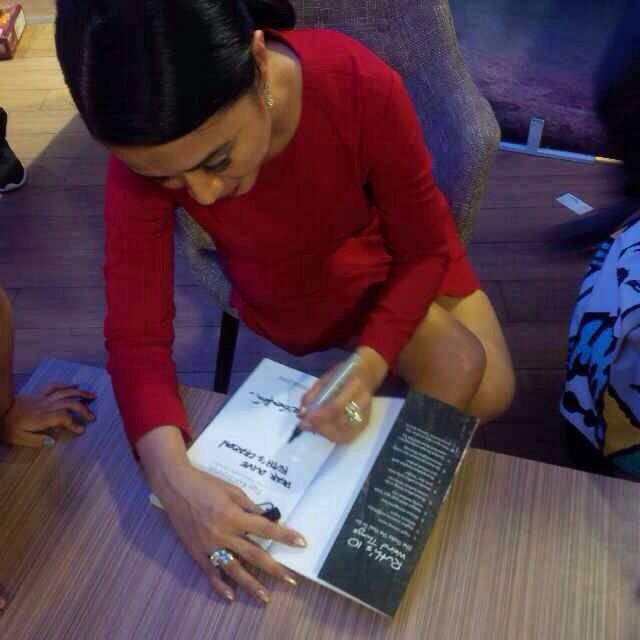 SahabatUtama's tweet photo. Buku "Ruth: Tiga Kali Sepuluh, The Unheard Songs" ditandatangani dg menggunakan @Sharpie @sharptiviti @ruthsahanaya http://t.co/yO7GVSRVUT