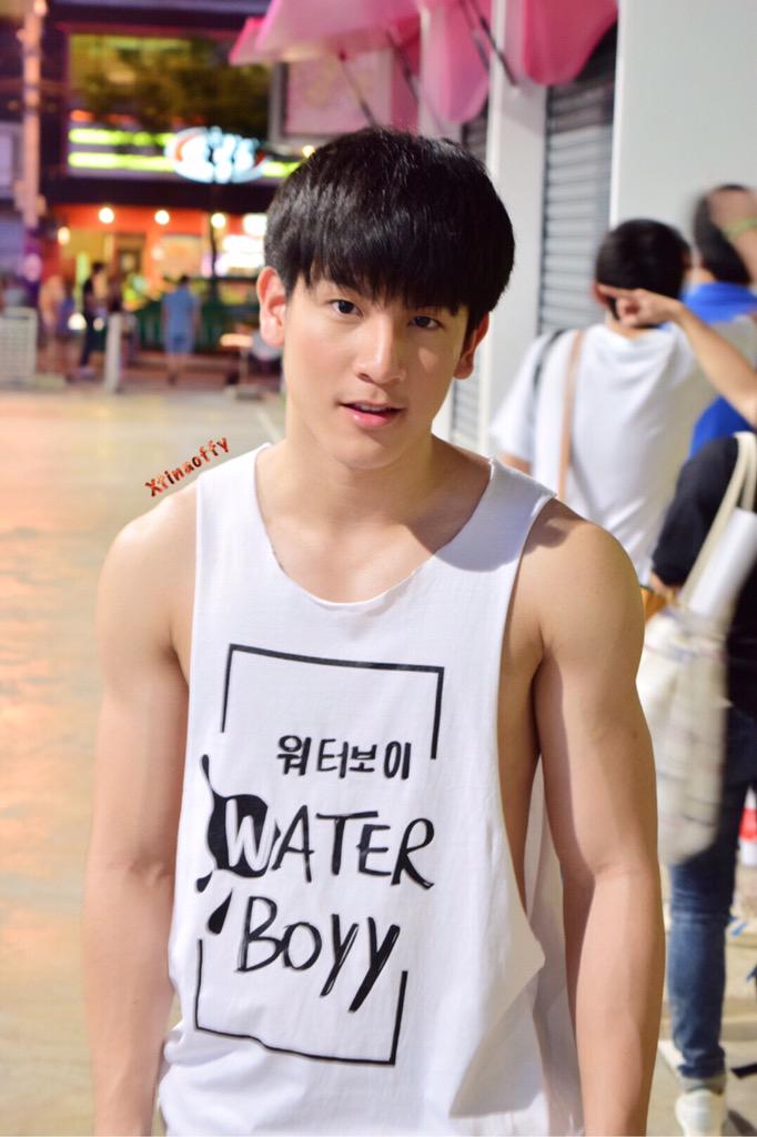 Xtinaoffy's tweet photo. น้องเก่งจาก @waterboyymovie หล่อสุด กล้ามแขนเป็นมัดๆ ฟินไหมล่ะ #waterboyy #waterboyythemovie http://t.co/dZc7plXf4D