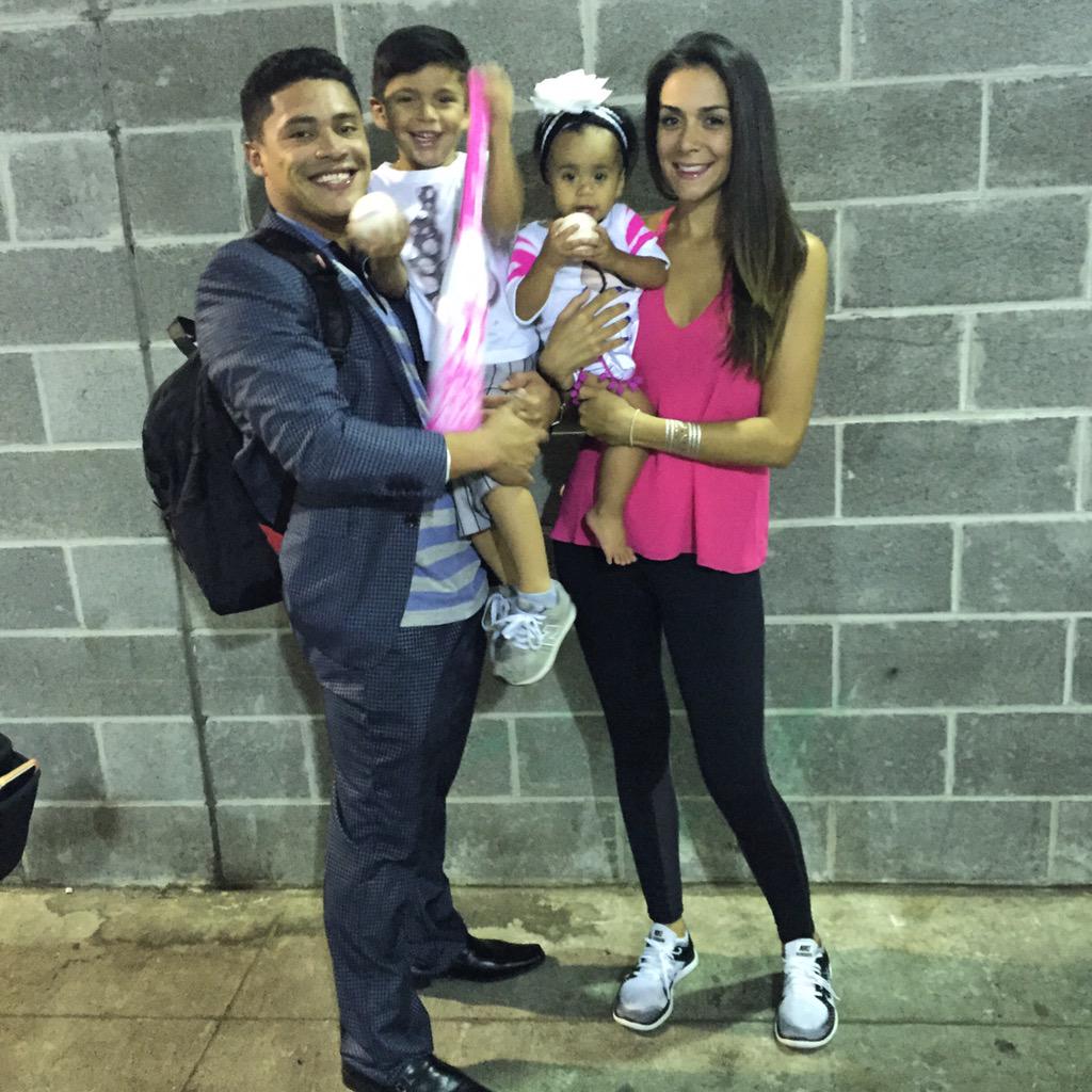 CabreraEverth's tweet photo. Happy 1st Birthday to my princesa and Happy Mothers day to all the Mothers in the world. Especially to my wife. http://t.co/Hx6qnyXwnp