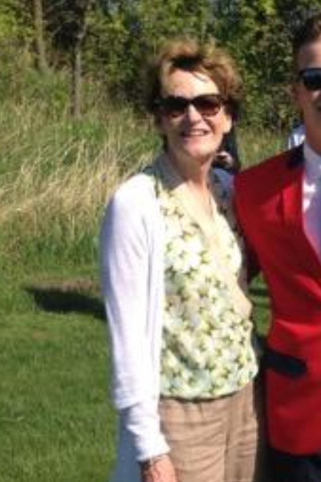 NotAdumbBucky69's tweet photo. Hoppy muthurs day kollins mum @Ctefft15 http://t.co/Wb7FoPOyZU
