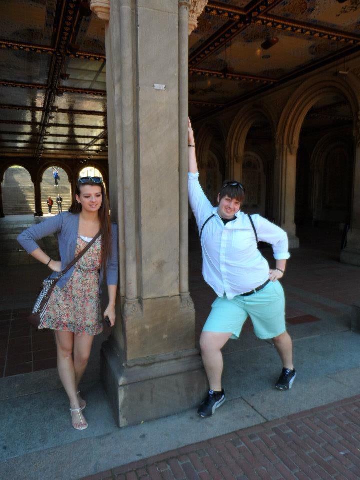 Berttheoriginal's tweet photo. When madi Tryna take cute ass pics but you just feelin left out http://t.co/PyJaW83gfN