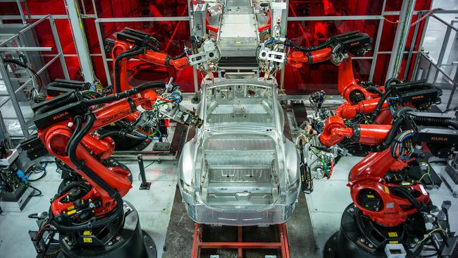 TeachingBigHist's tweet image. Robot workforce coming for your job. Intriguing excerpt from @MFordFuture&apos;s book salon.com/2015/05/10/rob… #threshold9