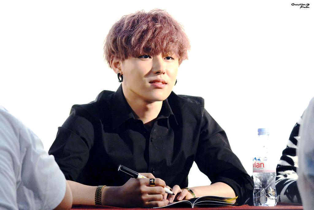 QuestionKwon's tweet image. 151005 명동 마자막팬싸 ~권천사 ㅜㅠㅠㅠㅠ i.imgur.com/MRqfL2d.jpg