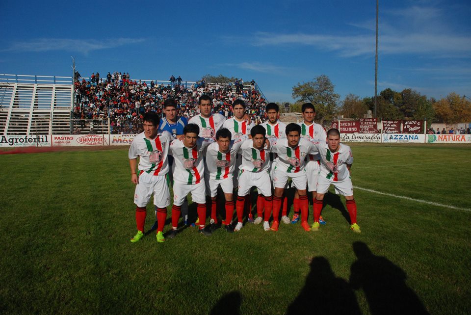 LigaConfluenci's tweet photo. @Circuloita Ganador del clásico. Alcanzo los 22 puntos y comparte la punta con Cipolletti y Mainque. Su gente detrás. http://t.co/1ocv3Dsveu
