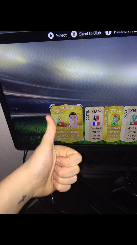 lewishart1874's tweet photo. @fifaninjacom CR7 3 times 😧😧😮 #NinjaPackLuck http://t.co/OzRQq8NDUb