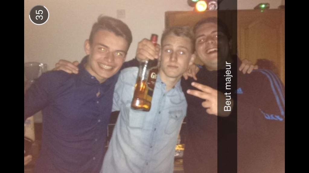 BeuT59's tweet photo. OKLM #Mes18Ans #Majorité #2grammes #2grammes8 #1gramme2 #LaMiff http://t.co/m9n5L5UxuE
