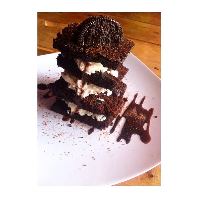 Pecinta pedas wajib banget melipir ke Jl.Dipatiukur No.96. Pelopor Ceker Pedas Bumbu Rempah Pertama di Indonesia!