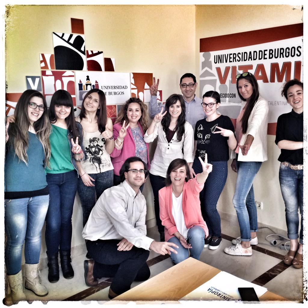 L30R0ld4nP's tweet photo. Toda esta #Gente está ahora pendiente de @SintropiaRRHG en #ForoEmpleoUBu ...queremos buscar una #Superoportunidad http://t.co/sWQg9u5uSm