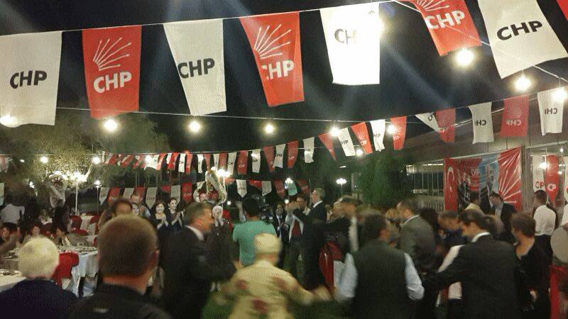chpurla35's tweet photo. CHP Urla İlçe Örgütümüzün Yaşanacak Bir Türkiye sloganıyla düzenlediği iktidara yürüyüşü yemeği büyük bir coşkuyla... http://t.co/hbXXnqg4U5