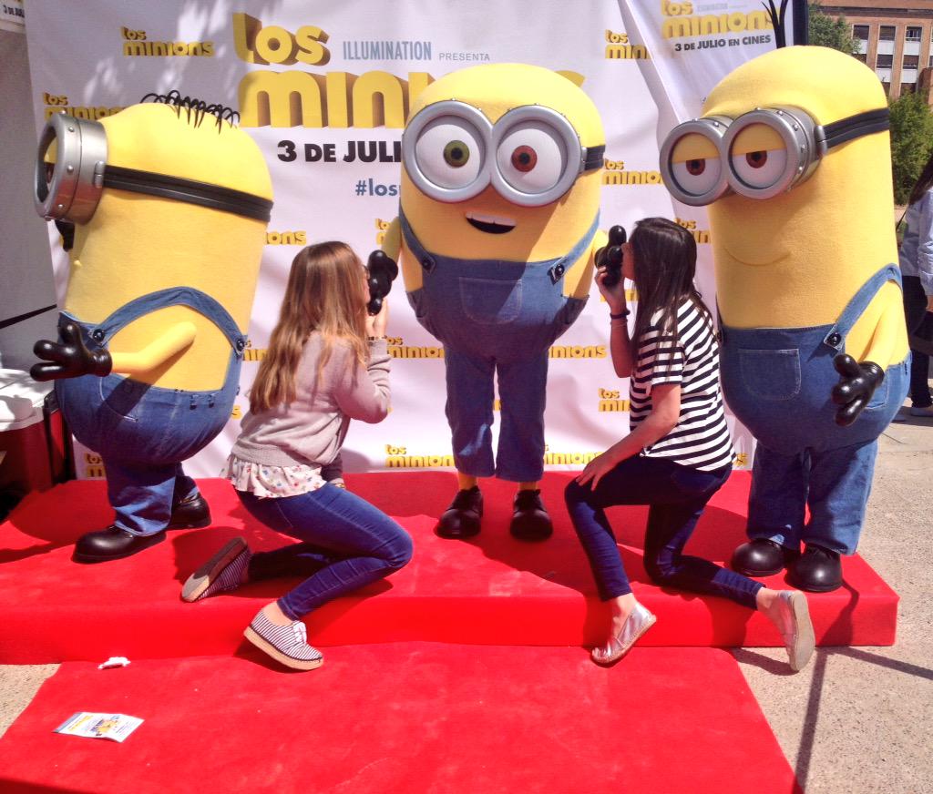 Cucacuc's tweet photo. No te enfades Stuart, a cada uno le llega su momento, pero a ti también te queremos @LosMinions #LosMinions http://t.co/TomGB3IWjX