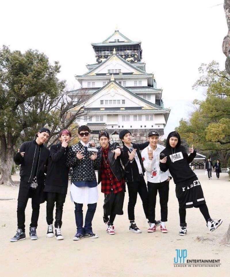 韓国ファッション メンズ Twitterren Got7空港ファッション ブルーのつば広ハットとブルーチェックシャツを腰巻き ブラックコーデにギャルソンのbigポイントが可愛い シャツなどインナーの丈感を長いものをチョイスでおしゃれ感アップ Got7 ガッセ Http T Co